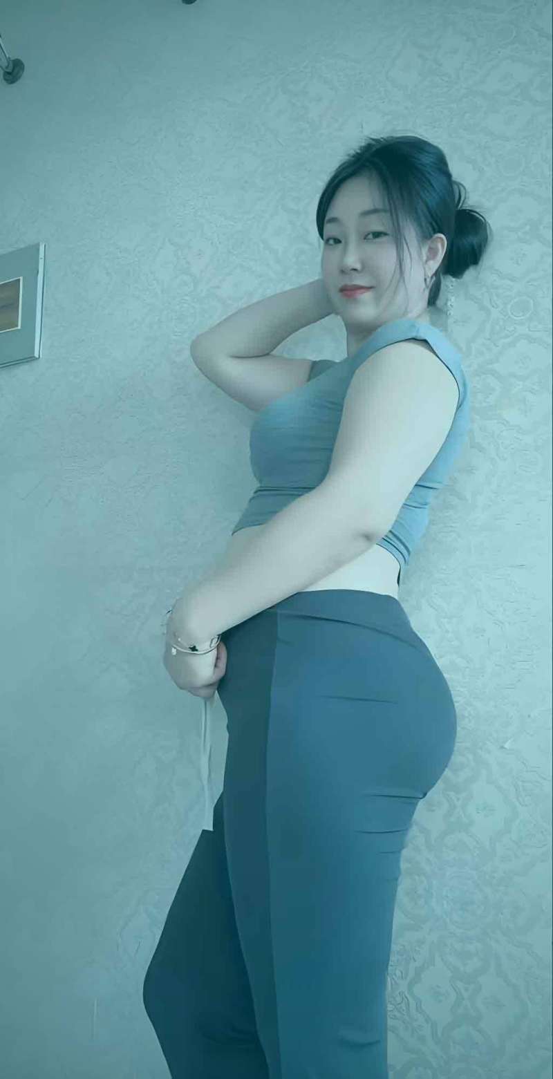 多位主播同框展示才艺的虚拟概念图