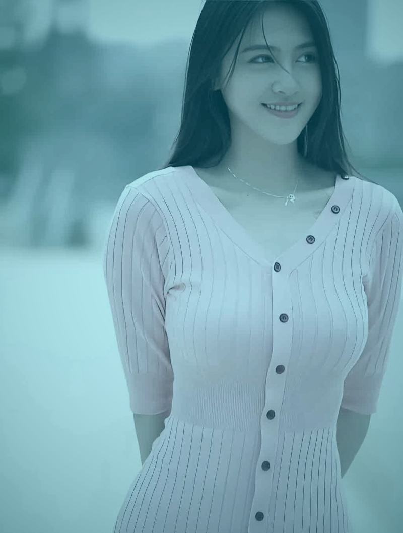 后期调色软件界面截图，显示色彩轮和曲线工具